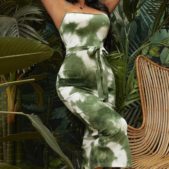 SHEIN tie-dye green dress with adjustable straps and side slit - Picture 1 of 11